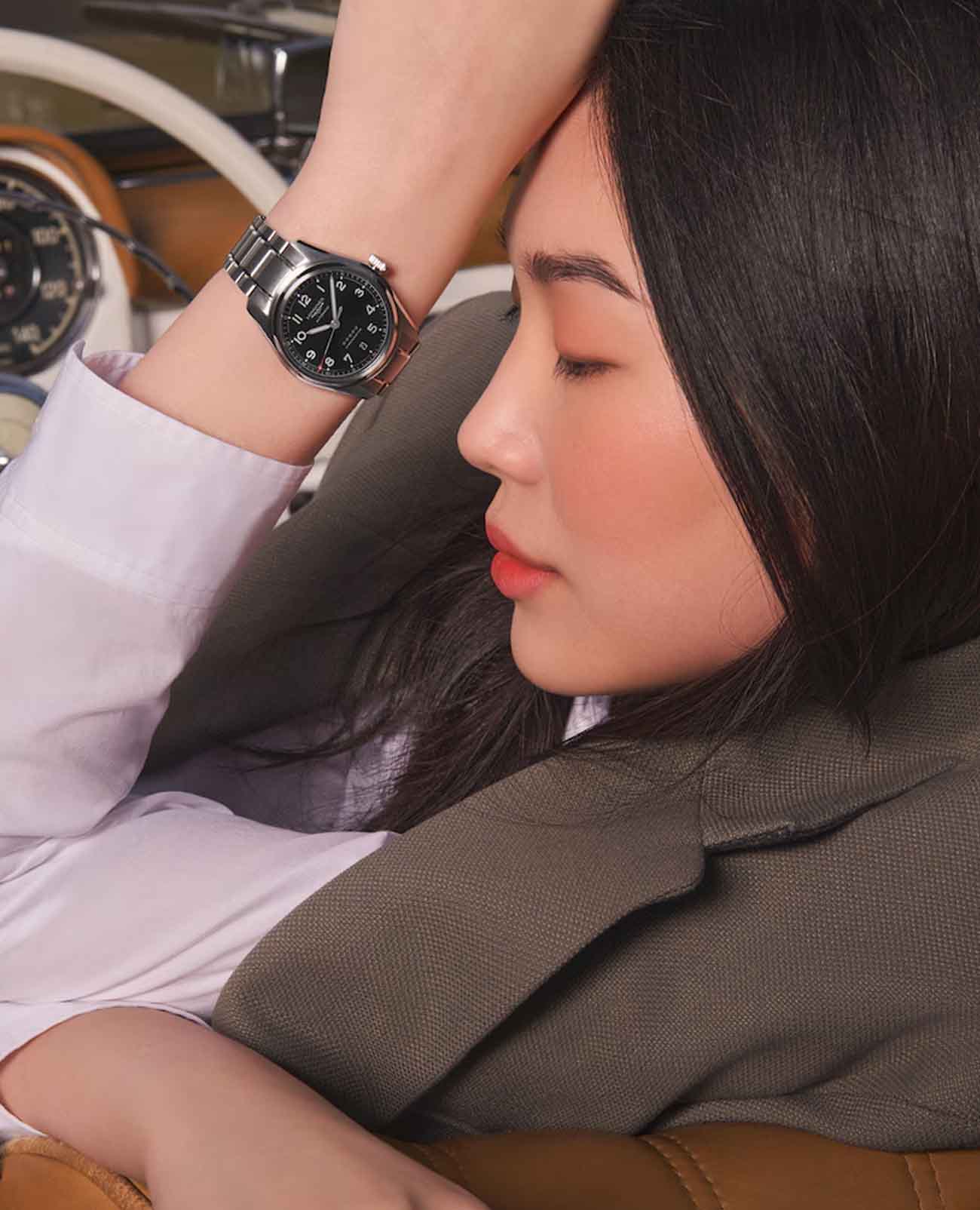 Longines Longines Spirit L3.410.4.53.6 механические мужские часы часы крупный план черный циферблата