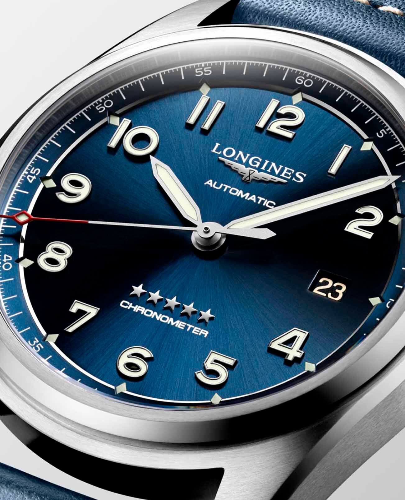 Longines Longines Spirit  L3.810.4.93.0 механические мужские часы часы крупный план синий циферблата