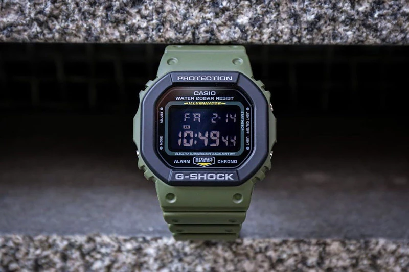 Casio Casio G-Shock DW-5610SU-3DR (DW-5610SU-3E)  - задняя крышка пластик корпуса, япония часы