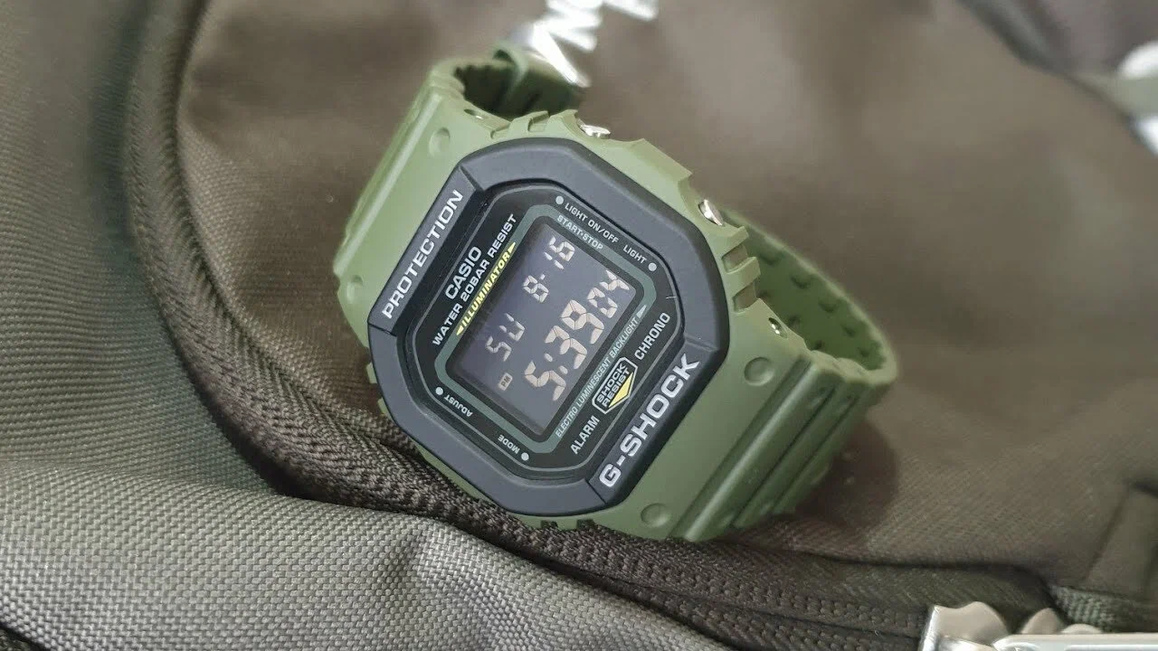 Casio DW-5610SU-3E мужские часы застежка крупным планом
