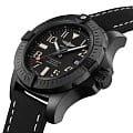 Breitling Breitling Avenger Automatic 45 Seawolf Night Mission V17319101B1X2  наручные мужские часы фото под углом.