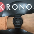  Casio Casio G-Shock DW-5600HR-1E на белом фоне — вид анфас