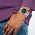 Casio Casio G-Shock DW-5600SKE-7 DW-5600 наручные мужские часы фото под углом.