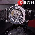 Tissot T0502071705104 наручные женские часы застежка крупным планом
