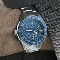 Aviator Aviator Airacobra GMT V.1.37.0.304.5  наручные мужские часы фото под углом.