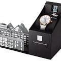 Tissot T1332102603100 наручные женские часы застежка крупным планом