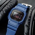 Casio DW-5600BBM-2ER наручные мужские часы застежка крупным планом