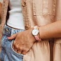Daniel Wellington Daniel Wellington Petite Dover DW00100319  наручные женские часы фото под углом.