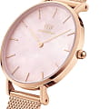 Daniel Wellington Daniel Wellington Petite Melrose Pearl DW00100513  наручные женские часы фото под углом.