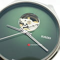 Rado R27108312 наручные мужские часы застежка крупным планом