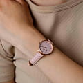 Daniel Wellington Daniel Wellington Petite DW00100633  наручные женские часы фото под углом.