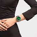 Swatch SB07S101G наручные мужские часы застежка крупным планом