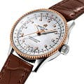 Breitling Breitling Navitimer Automatic 35 U17395211A1P1  наручные женские часы фото под углом.