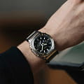 Casio Casio G-Shock GM-2100C-5ADR (GM-2100C-5A) GM наручные мужские часы фото под углом.