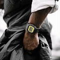 Casio Casio G-Shock DW-5600BBMB-1 электронные мужские часы часы, крупный план желтый циферблат