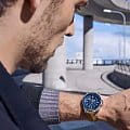 Victorinox 241980.1 наручные мужские часы застежка крупным планом