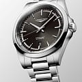 Longines L38304526 наручные мужские часы застежка крупным планом