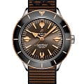 Breitling Breitling Superocean Heritage '57 Outerknown Limited Edition U103701A1Q1W1  U103701A1Q1W1 механические мужские часы  коричневый циферблат, браслет тканевый — вид спереди